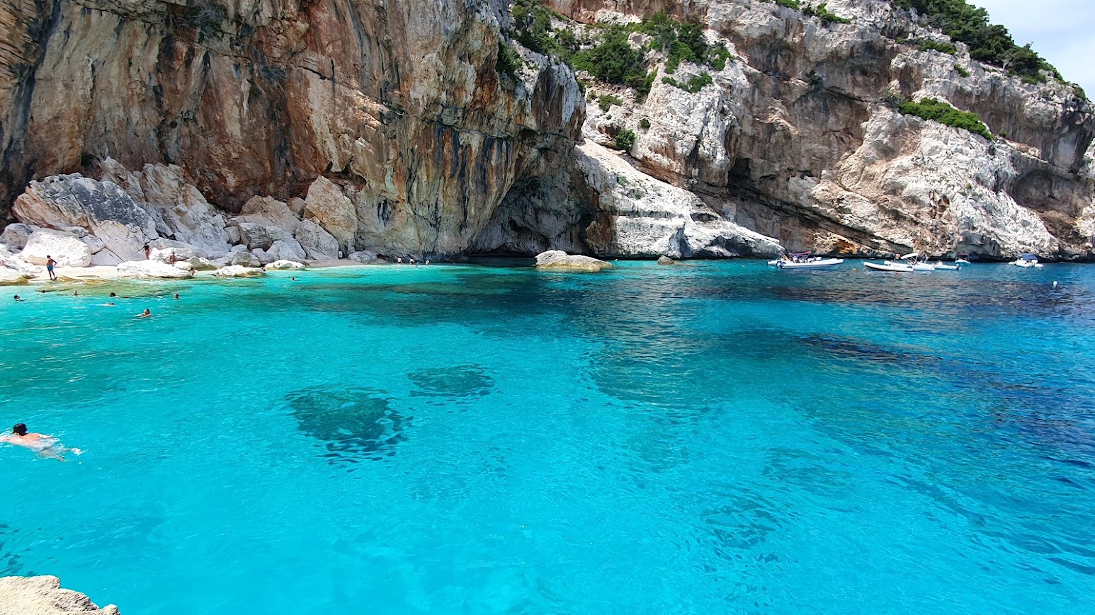 LE POSIZIONI CAPOVOLTE NELLO YOGA, RITIRO ESTIVO DI HATHA YOGA IN SARDEGNA